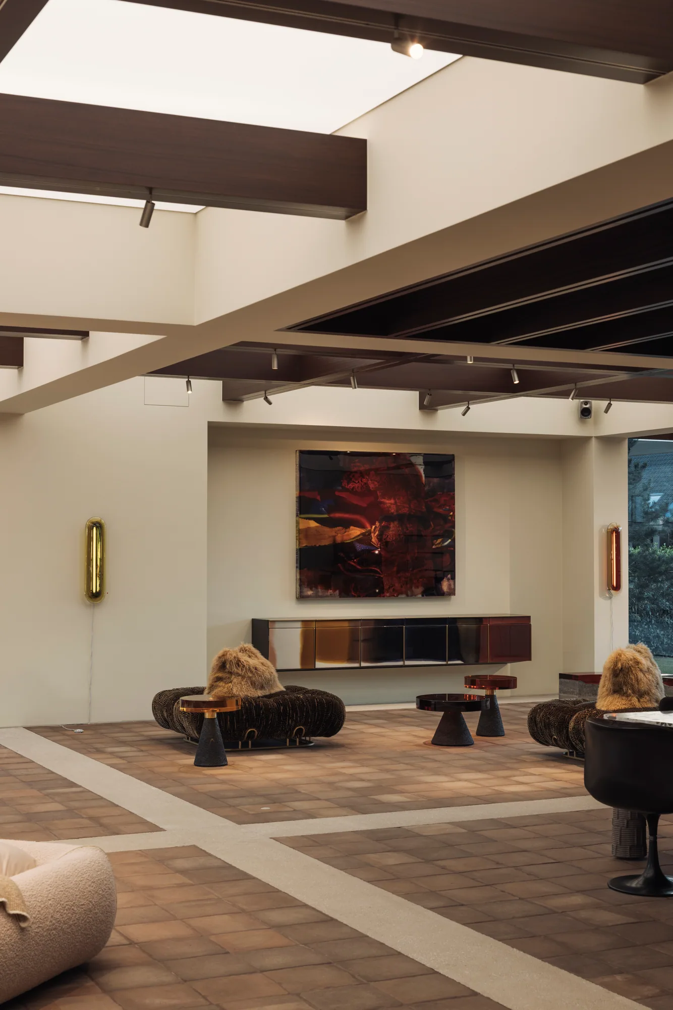 Ruime lounge met kunst en maatwerk